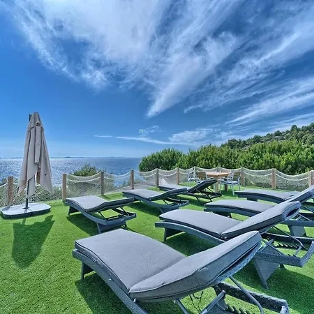 فيلة Golden Haven *